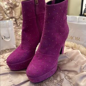 NWOT Cecelia New York fuchsia pink platform boots.